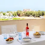 Beachfront With Amazing Sea View Balconies 아파트 *