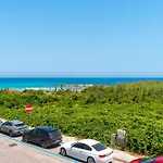 아파트 Beachfront With Amazing Sea View Balconies