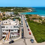Beachfront With Amazing Sea View Balconies 아파트 *
