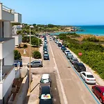Beachfront With Amazing Sea View Balconies 아파트