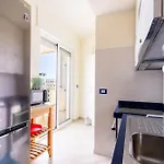 Beachfront With Amazing Sea View Balconies 아파트 *