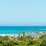 Beachfront With Amazing Sea View Balconies 아파트 *